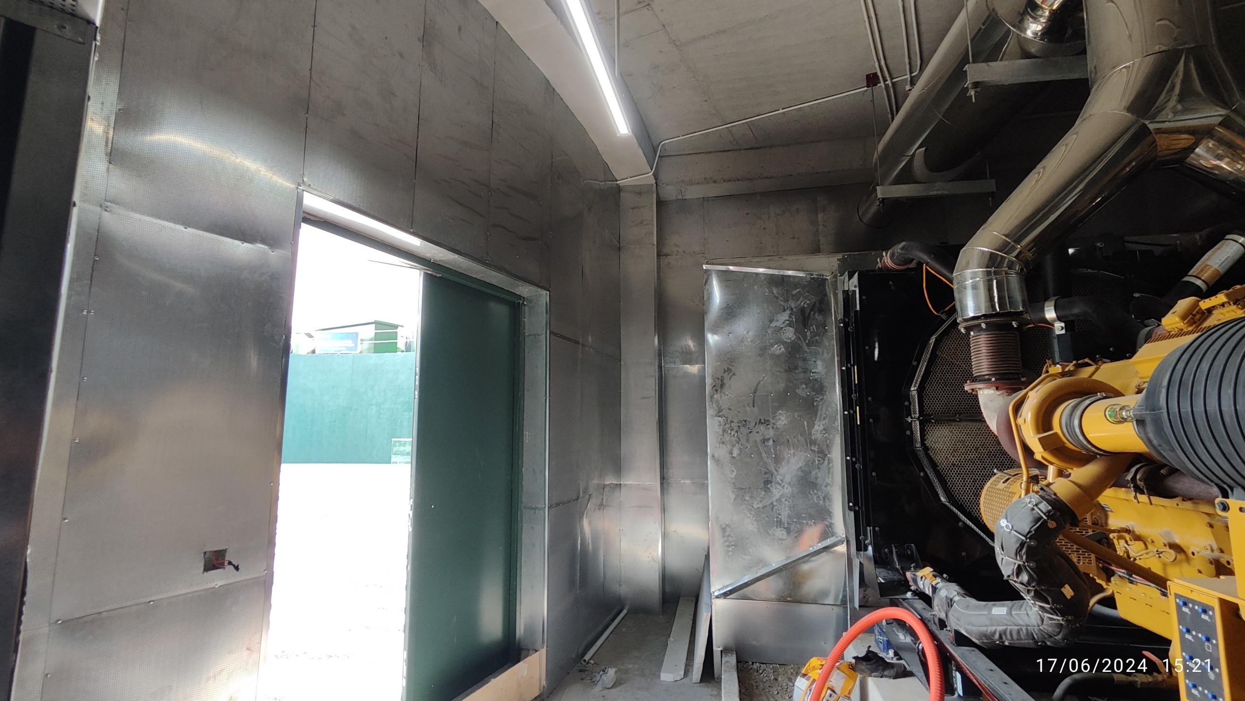 Tiêu âm phòng máy công nghiệp: Giải pháp MET Absorber tối ưu cho Nhà thầu & Kiến trúc sư